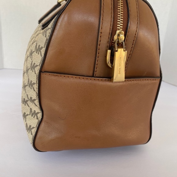 Michael Kors Handbag 🤎 - Picture 3 of 9